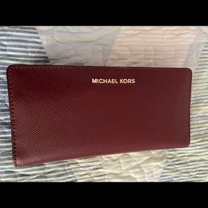 Tri fold wallet, 6 card slots, coins pocket.